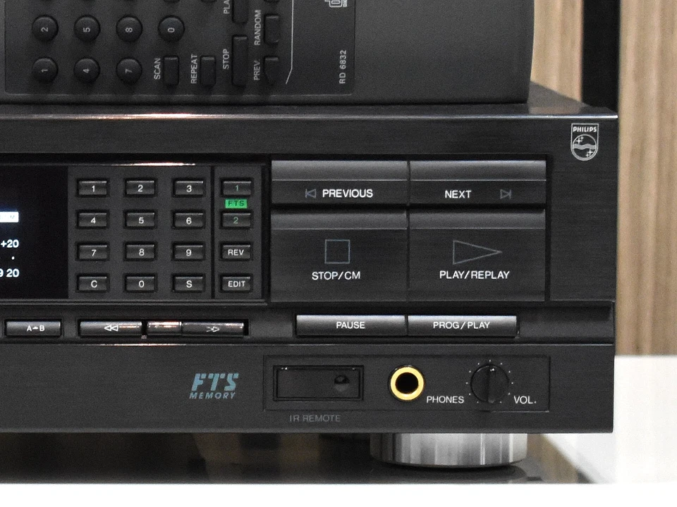 PHILIPS CD-824 Vintage Compact Disc-Player  mit Zubehör  sehr guter Zustand - Bild 4 von 4