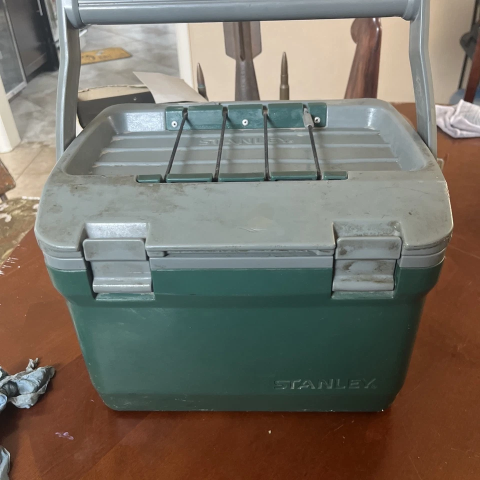 Refrigerador de lancheira vintage Stanley verde plástico rígido feito nos EUA sem garrafa térmica - Imagem 2 de 3