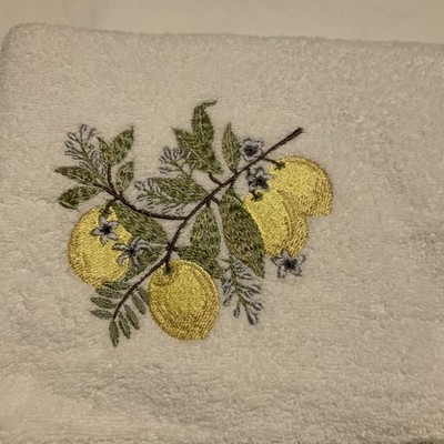 LAURA ASHLEY - Zwei Markenhandtücher.  Weiß mit Zitronen bestickt neu mit Etikett 