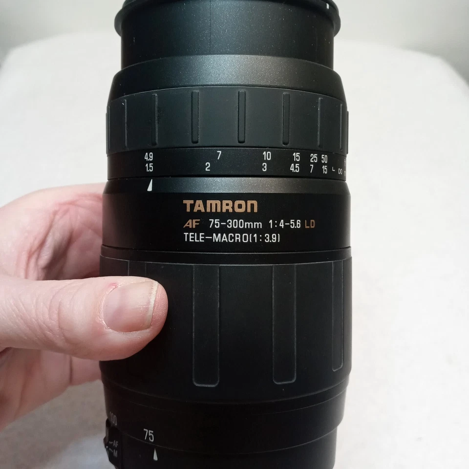 Tamron 6720 for Canon EOS Auto Focus 75-300mm Telemacro Lens w Lens Cvrs & Hood - Image 2 of 4