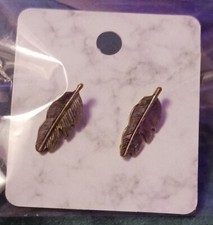 Vintage Gold 3/4" Long Stud Style Feather Earrings