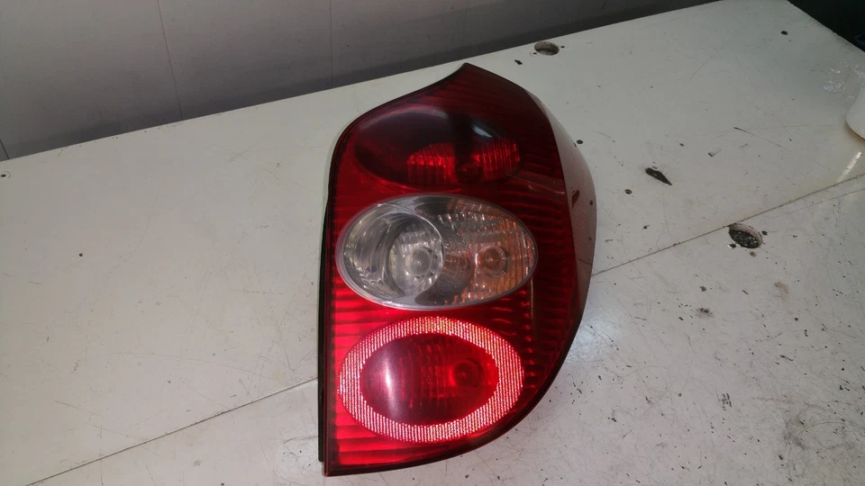 RENAULT LAGUNA MK2 2003 LHD ESTATE LUZ FRENO TRASERO DERECHO LÁMPARA OEM 8200002472 Foto 2 de 4