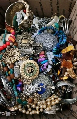 2 Pounds Jewelry Costume Vintage Mix LBS  necklaces bracelets pins rings etc lbs