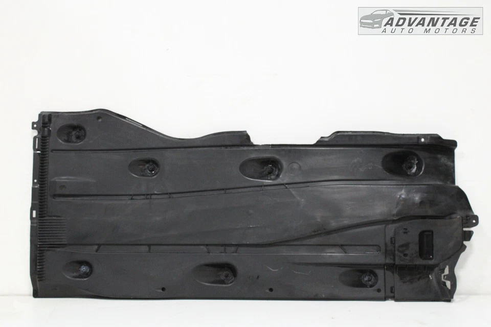 AUDI A3 QUATTRO 2015-2020 LADO IZQUIERDO DEBAJO DE LA CARROCERÍA CUBIERTA PROTECTOR CONTRA SALPICADURAS OEM Foto 2 de 4