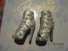 BARBIE DOLL / PAIR OF SHOES: BOOTS, PUMPS ....... (719)