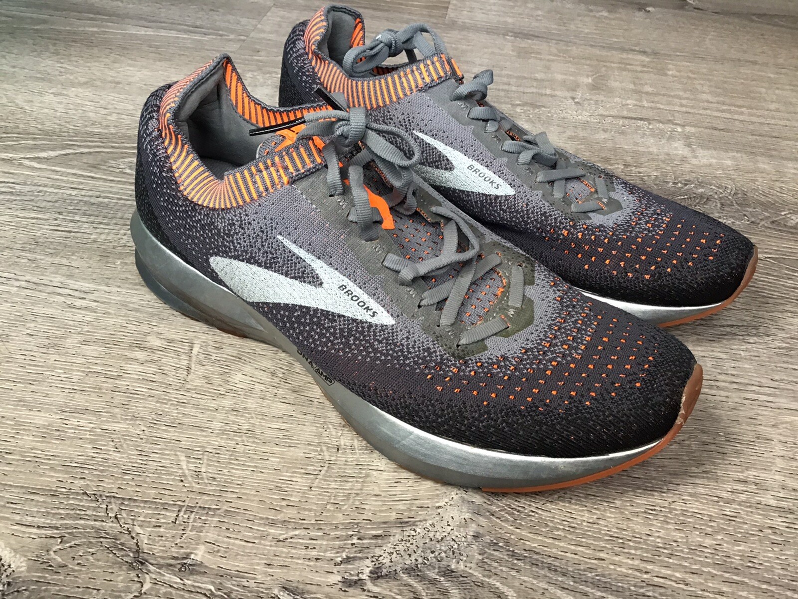 Brooks Men's Size 9.5 D Levitate 2 Gray 