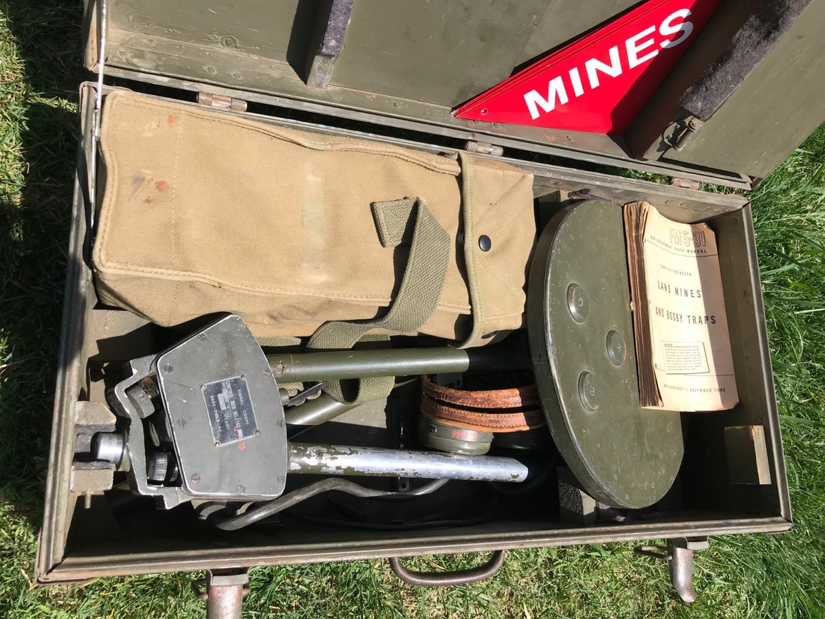 U.S. Army Signal Corps Land Mine Metal Detector Set 1944 WW2 SCR