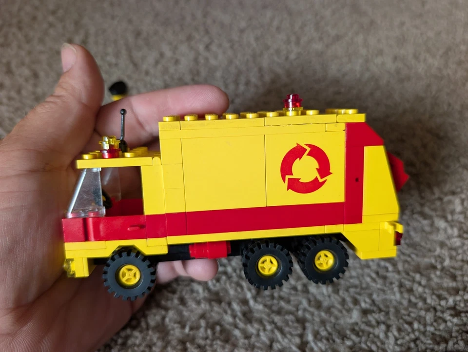 Vintage 1987 Lego City 6693 Garbage Truck 100% Complete - Image 2 of 4