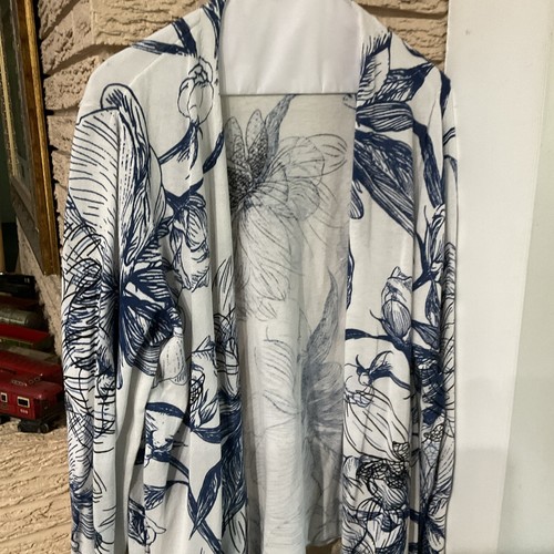 Chico's Lightweight Blue White Floral Open Cardigan Size 2 EUC - 第 2/4 張圖片