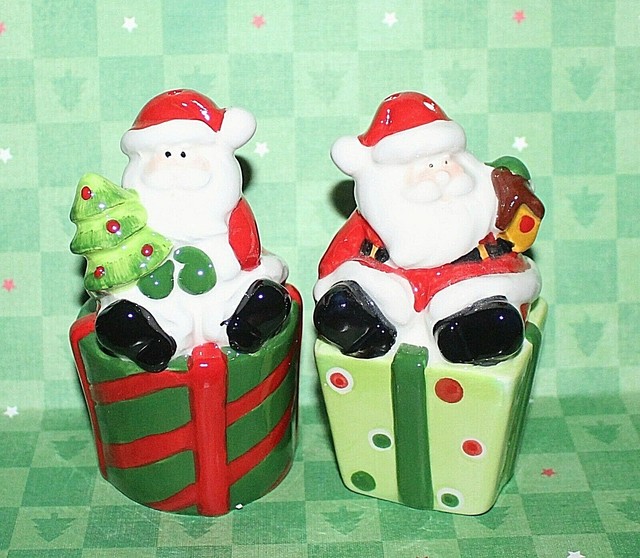 Cracker Barrel Holiday Salt & Pepper Shakers Santa St. Nicholas St