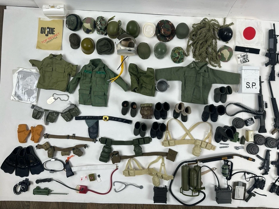 G.I. Joe 1990’s 12" Figures and Accessories Huge Lot Hasbro PLEASE SEE PHOTOS - Image 2 of 4
