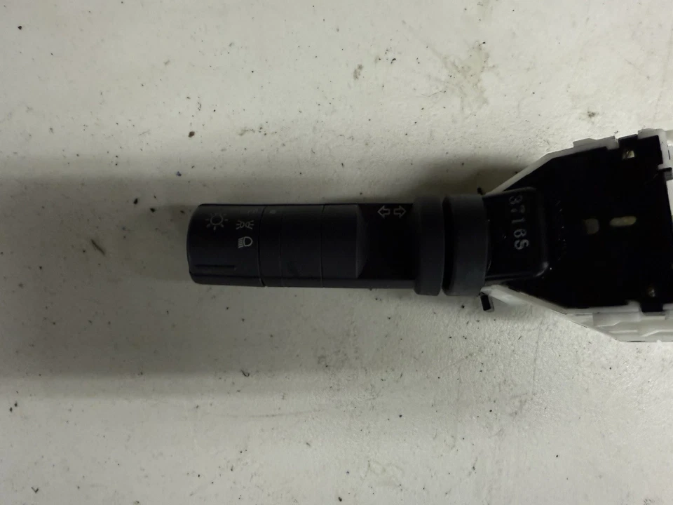 Interruptor de faros Nissan Titan SE 5,6 L 4x2 2004-2005 OEM Foto 3 de 4