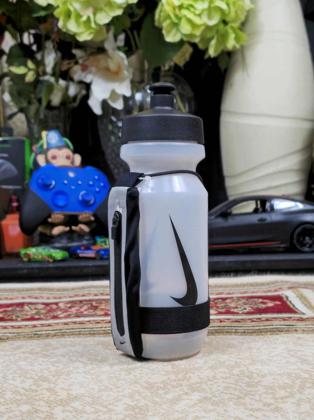 Nike Stride Handheld 22 oz. Water Bottle Black / WHITE