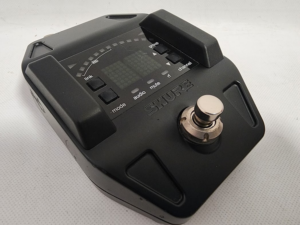 Shure GLXD16 Digital Wireless Guitar Pedal System