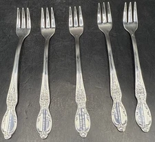 Wm Rogers & Son VICTORIAN ROSE Silverplate COCKTAIL/SEAFOOD FORKS (5) 5 3/8"