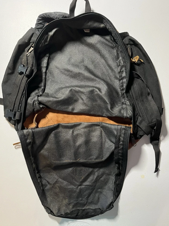 Mochila de Colección Jansport NEGRA Hecha en EE. UU. Años 90 Rara Bolsa de Día CUERO CÁMPER Foto 3 de 3