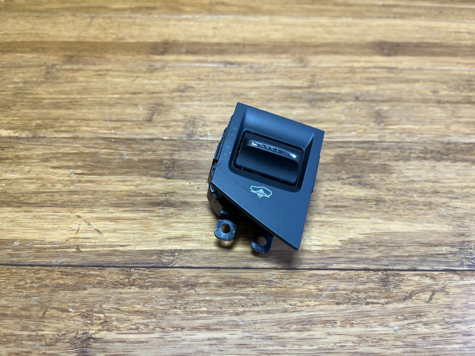 2017-2020 Maserati Levante M161 Air Suspension Control Switch 670064671 OEM