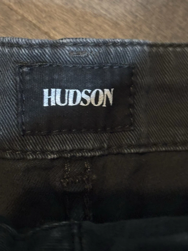 Shorts militar feminino Hudson Mika cintura alta bainhas desgastadas botão mosca preto 27 LN - Imagem 4 de 4