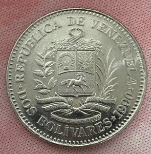 one VENEZUELA 2 DOS BOLIVARES COIN - 1990 - good condition 