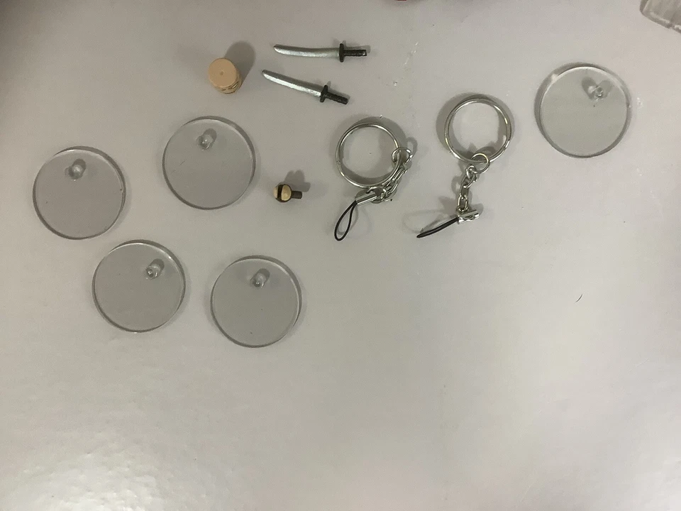 Lote de seis MiniMates y armas Ironman, Spider-Man, Tortugas Ninja, Deadpool Foto 2 de 4