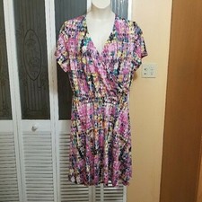 AVENUE LADIES BEAUTIFUL MULTICOLOR DRESS - SIZE 22 / 24