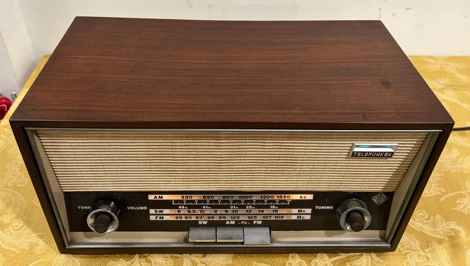 RARE Telefunken Jubilate 105 Tube Radio ** PLEASE READ DESCRIPTION