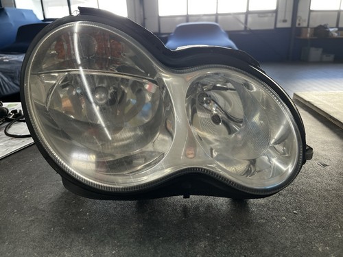 Original Mercedes-Benz C-Klasse W203 Scheinwerfer Halogen rechts A2038200261 - Bild 1 von 3