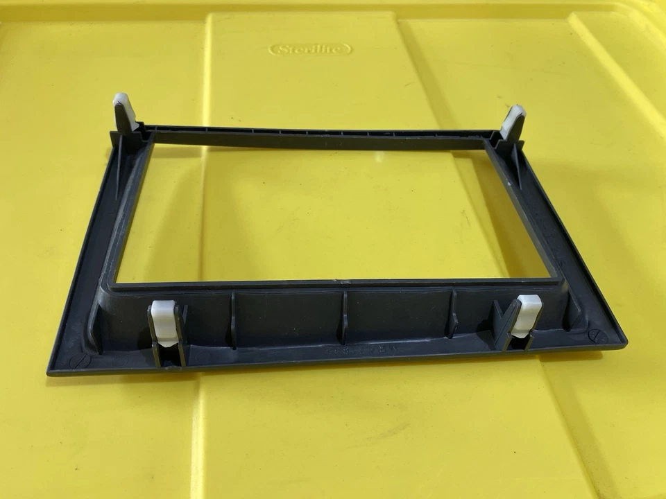 Mitsubishi Montero 1992-1995 SUV consola central radio bisel moldura Mr471868 OEM Foto 2 de 4