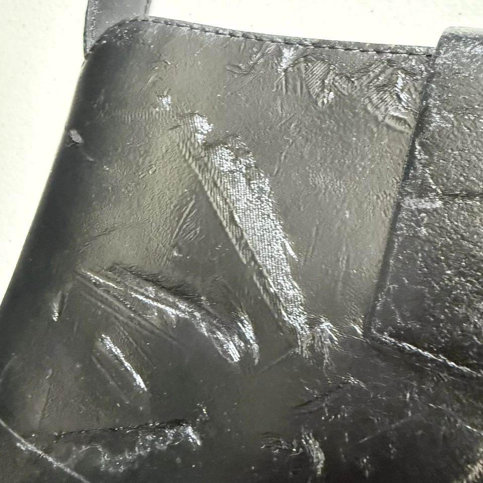 Bolsa de mão feminina GENNY bolsa de couro preta com zíper minimalista feita na Itália - Imagem 3 de 4