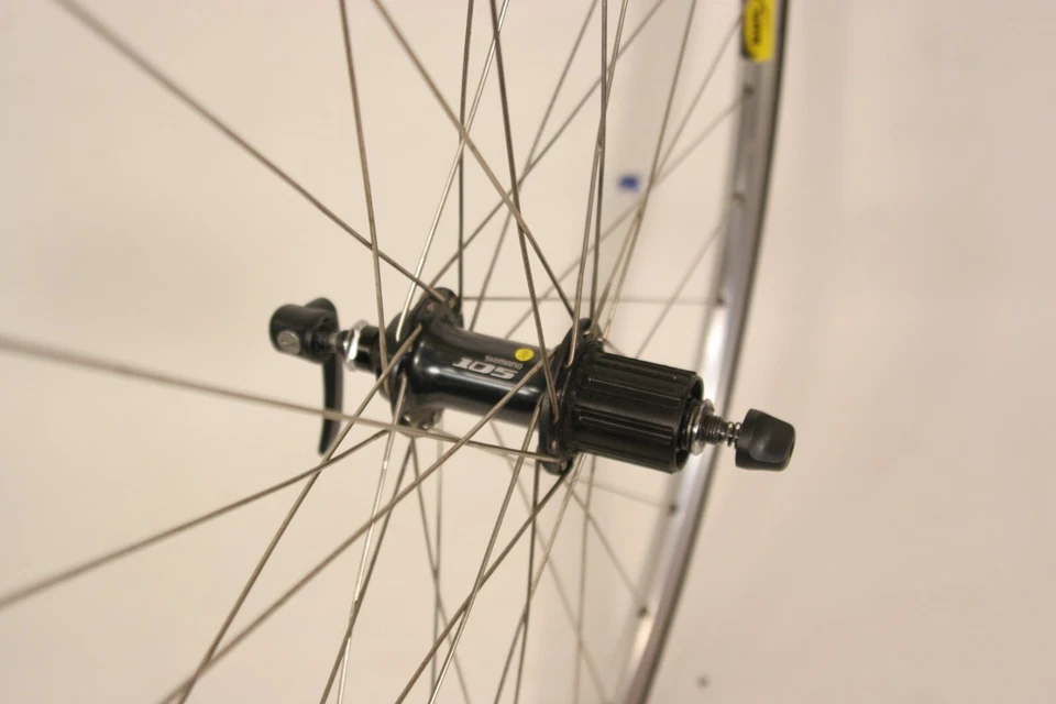 Rueda trasera 700c Shimano 105 QR 130mm buje 9/10 velocidades Mavic llanta abierta 32h neumático Conti Foto 2 de 3