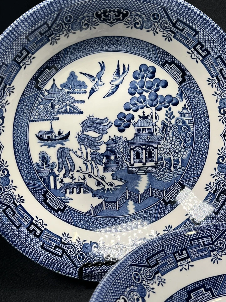 "Juego de 2 cuencos redondos para servir verduras Churchill Blue Willow 8 3/4"" de colección usados en excelente estado" Foto 4 de 4