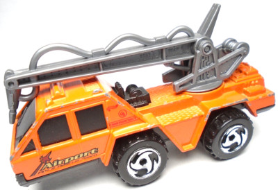 1988 HOT WHEELS AIRPORT FIRE RESCUE TEAM ORANGE 1:64 DIECAST 3 1/4'' FIRE TRUCK