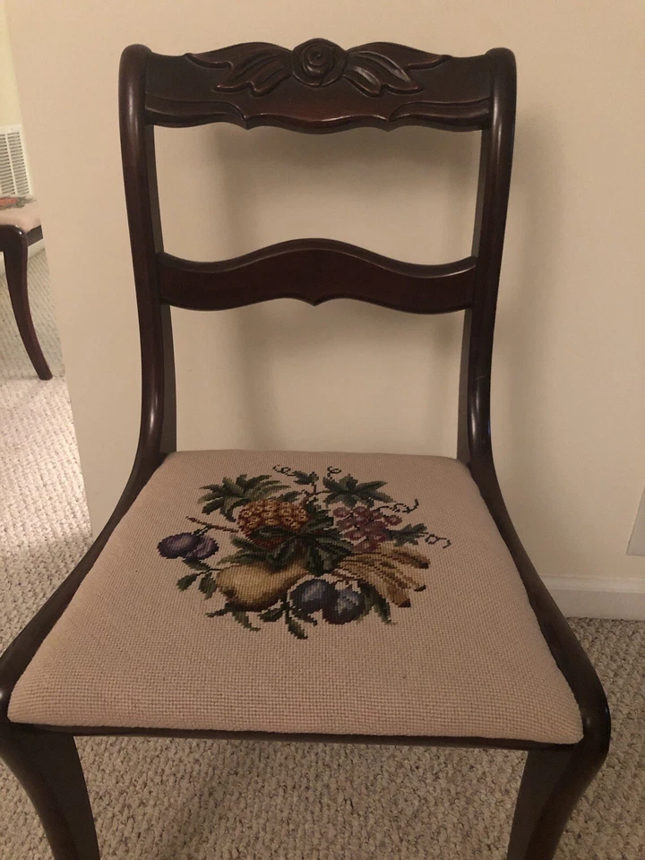 Sillas de regencia Duncan Phyfe estilo caoba maciza. Espalda tallada en rosa. Punta de aguja. Foto 4 de 4