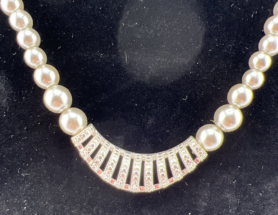 VTG Avon SAQ Necklace Gray Faux Pearl Pendant Silvertone 16" w/ 4" Ext - Image 2 of 4