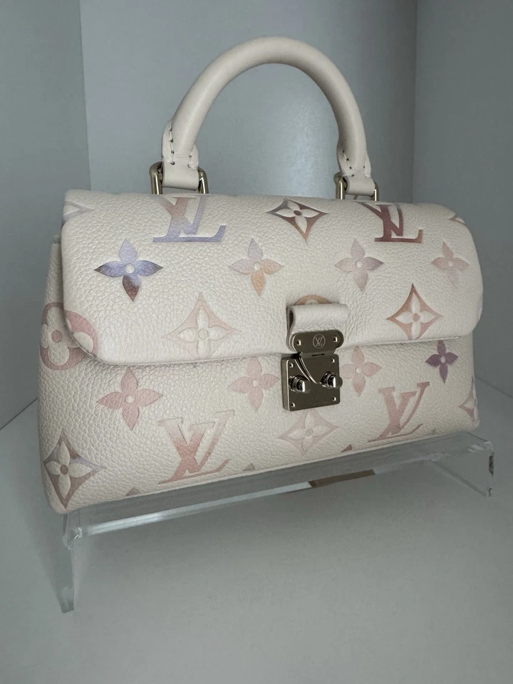 Louis Vuitton Nano Madeleine Dream Beige Nuevo Con Etiqueta - M25596 Se envía al día siguiente 🌸 Foto 2 de 4