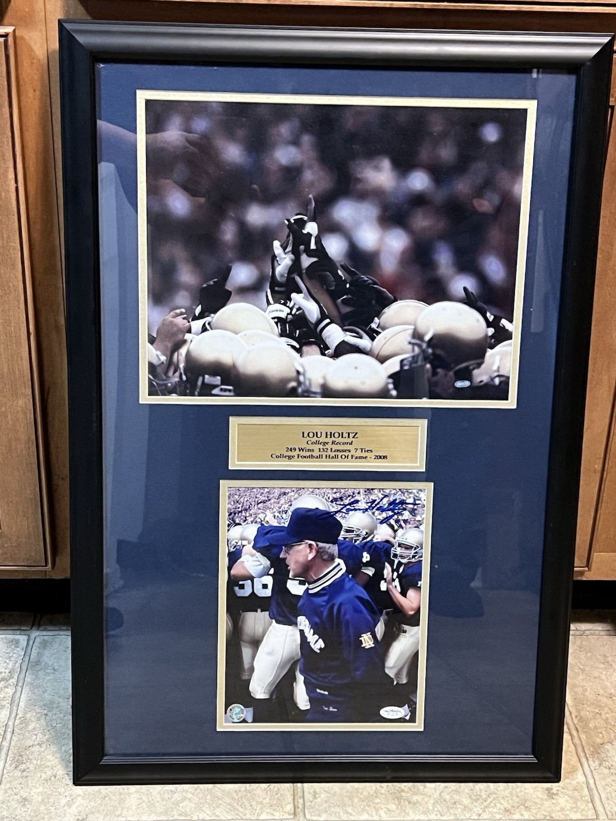 Lou Holtz Autographed Signed Notre Dame Fighting Irish Notre Dame Photo Framed HOF COA , Auto 