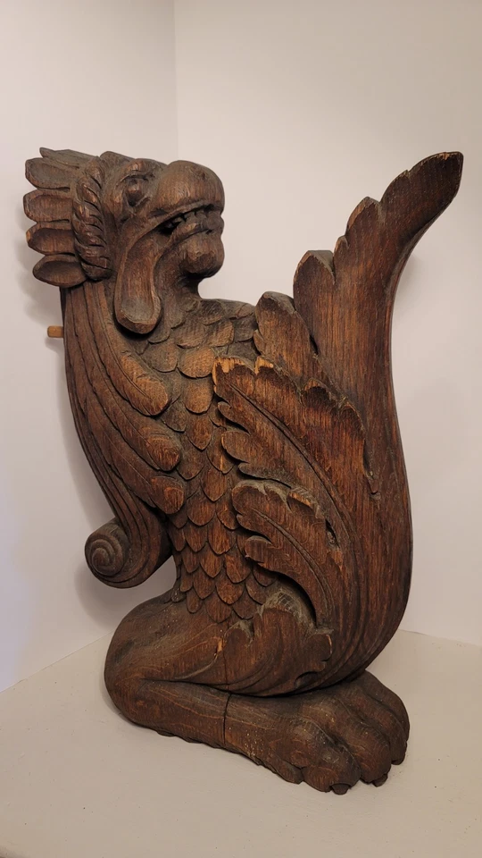 Gran par de ménsulas de grifo aladas de roble tigre rescatadas arquitectónicas antiguas Foto 3 de 4