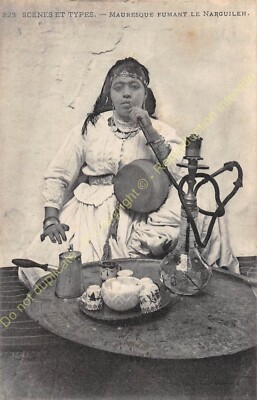 Old postcard ALGERIE SCENES AND TYPES Moorish smoking the Harguileh Edit