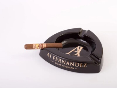 AJ FERANDEZ large cigar ashtray - gloss black ceramic with
