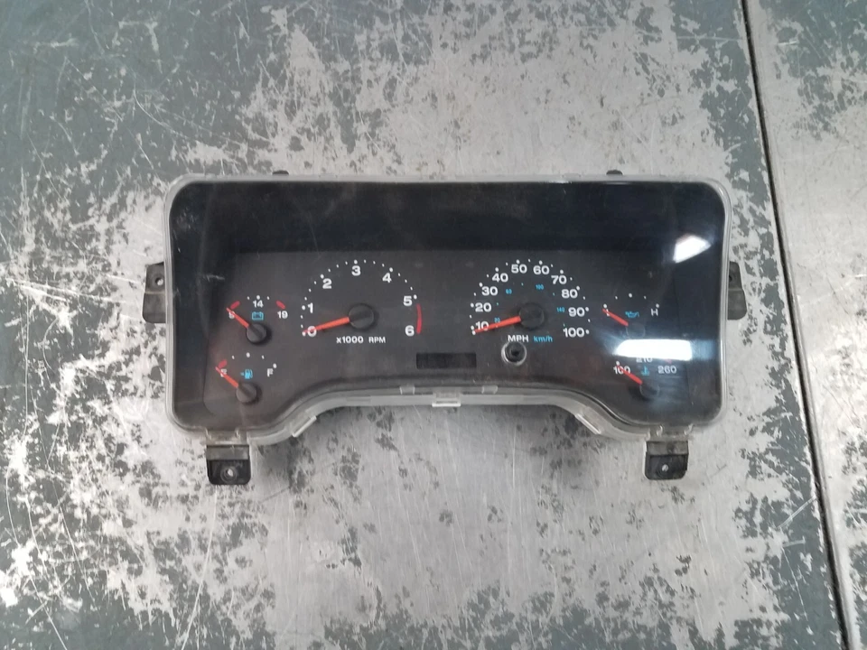 2006 Jeep Wrangler TJ Rubicon 4x4 Gauge Cluster #4801 M1 - Image 2 of 4
