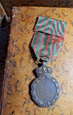 EMPIRE AUTHENTIQUE MEDAILLE DE SAINTE HELENE taille ordonnance - Photo 1/2