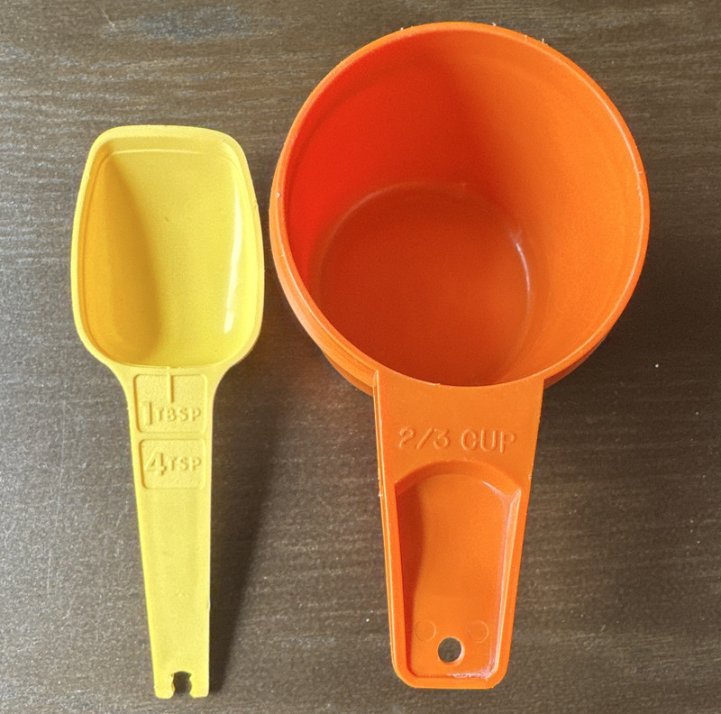 Tupperware Orange Yellow Plastic Measuring Set 2/3 Cup & 1 Tbsp Spoon 2pc