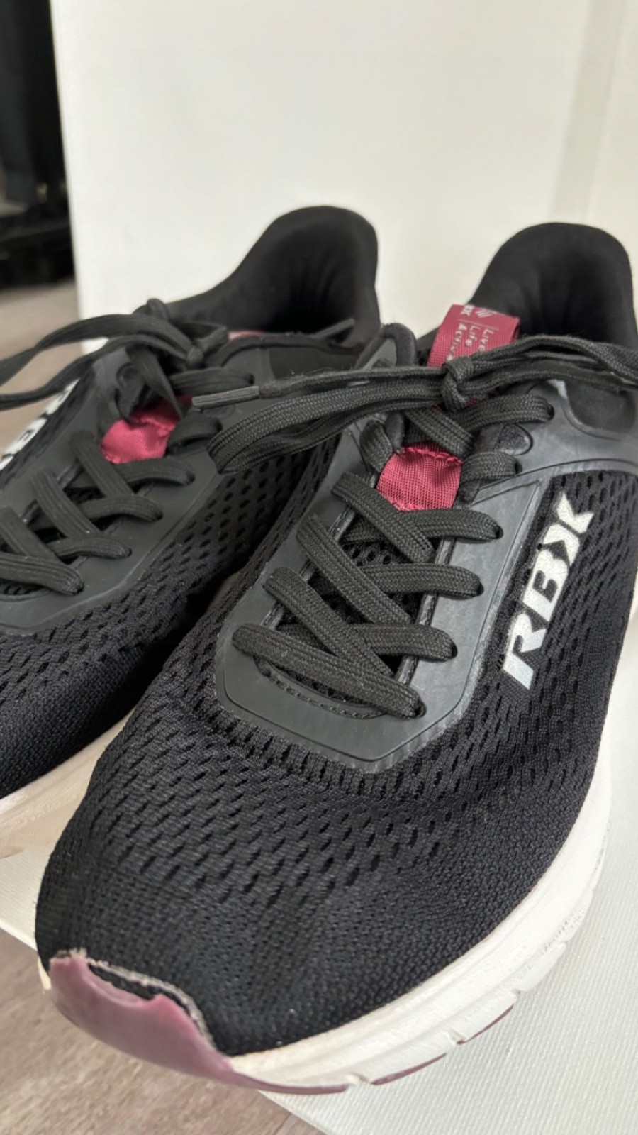 Men's Size 9 Black and White RBX Comfortable Stretch Mesh Sneakers thumbnail 4