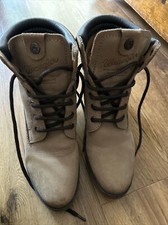 Wrangler Boots Women Size 7.5 (41)