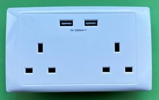 High Quality White UK 13A 2-Gang Electric Wall Plug Sockets With 2 USB Outlets