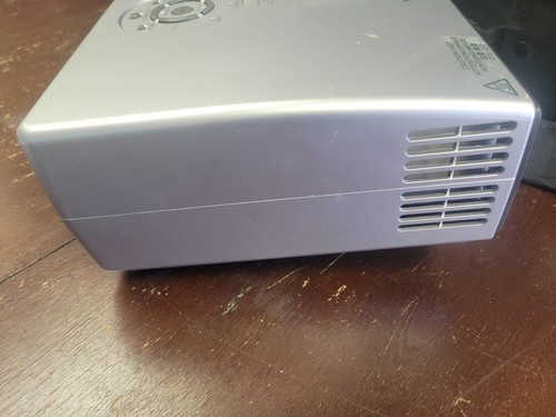 Toshiba TDP-T9 DLP PROJECTOR WITH BAG - Picture 7 of 16