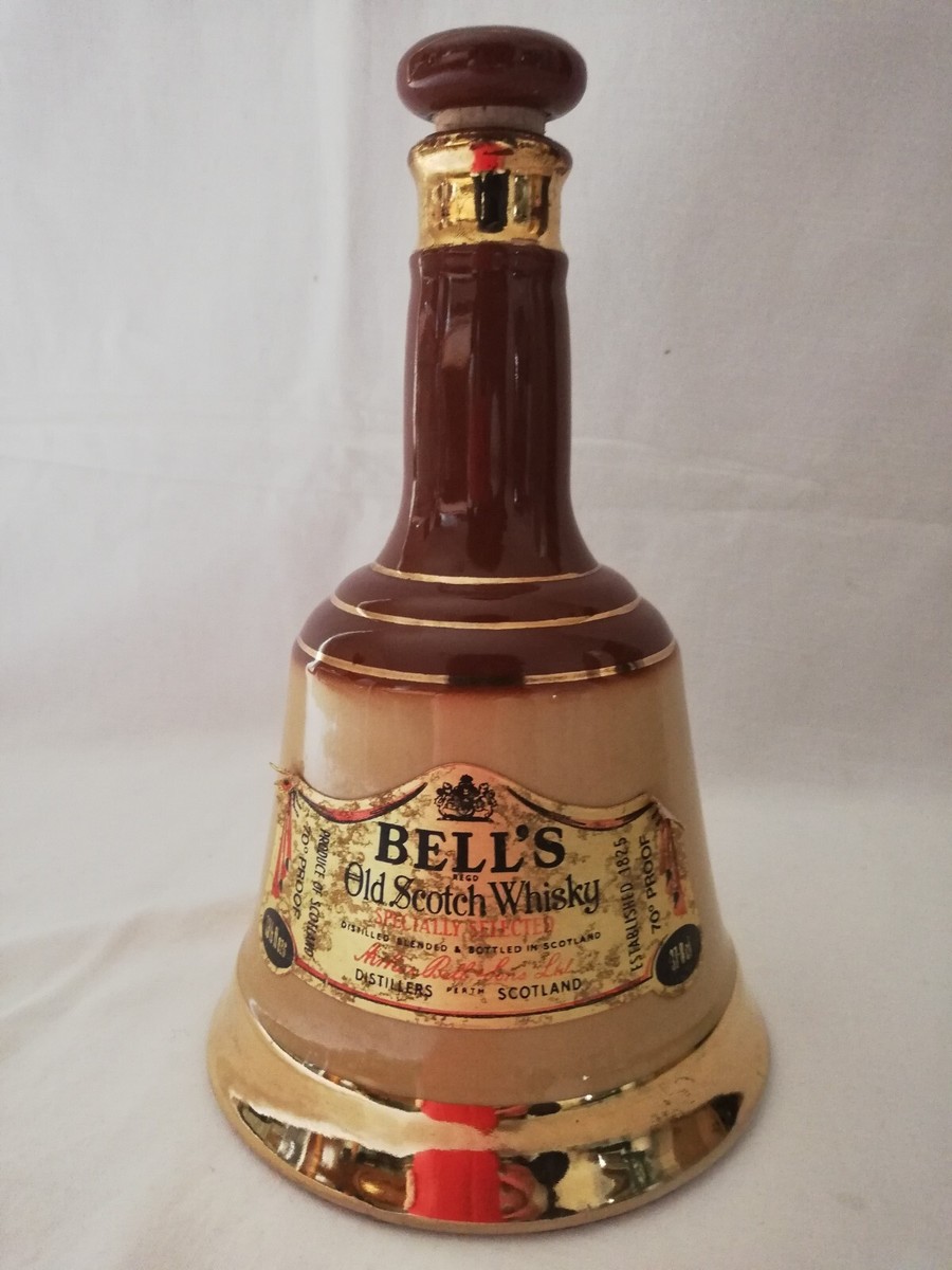 ウイスキー Bells Old Scotch Whisky Bell's Old Scotch Whisky Bottle - 13 1/3 fl oz – Vintage Wade Bell