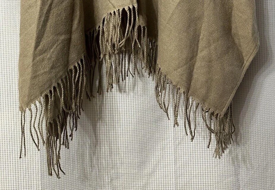 Chal beige con cuello de piel sintética Talbots para mujer talla M/L usado en excelente estado Foto 4 de 4