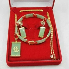 Fashion Natural Green Jade Gemstones Bracelet Earrings Necklace Pendant Set AAA