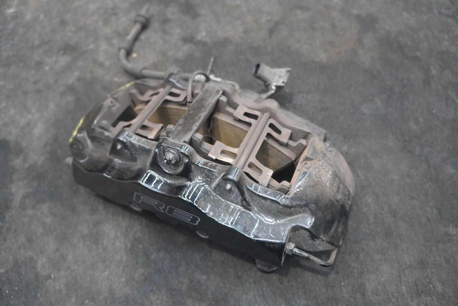 Front Left Brake Caliper & Bracket Black 420615107B OEM Audi R8 2010-13